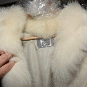 BEAUTIFUL WHITE FOX FUR COAT